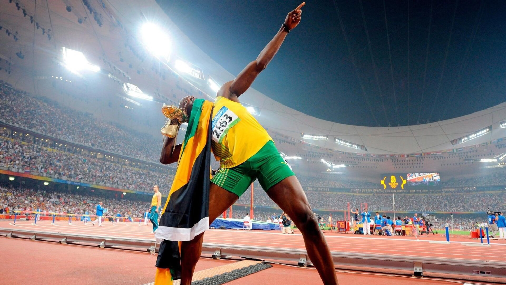 世界青少年篮球锦标赛中，巴西、俄罗斯、美国等强队硬碰硬，世界青少年联合运动会篮球